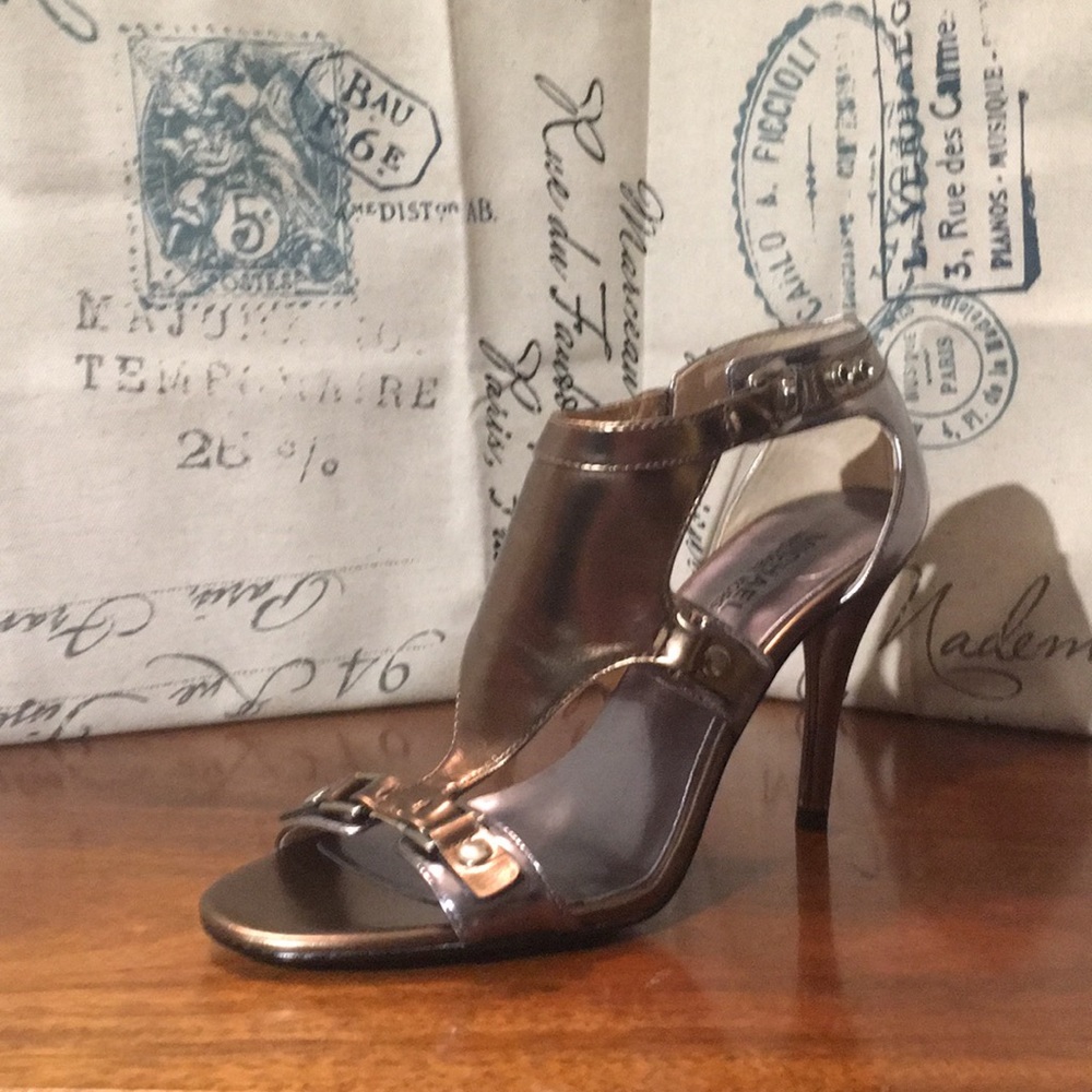 Never worn Michael Kors ginger sandal